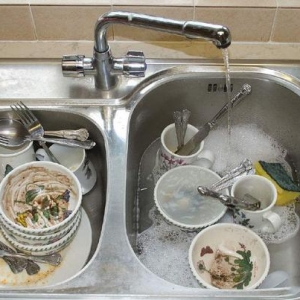 集消毒殺菌、烘干收納為一體的餐具柜，實用還不占地方